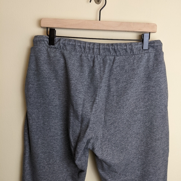 Vineyard Vines gray sweatpants w/ zipper pockets - Picture 7 of 9
